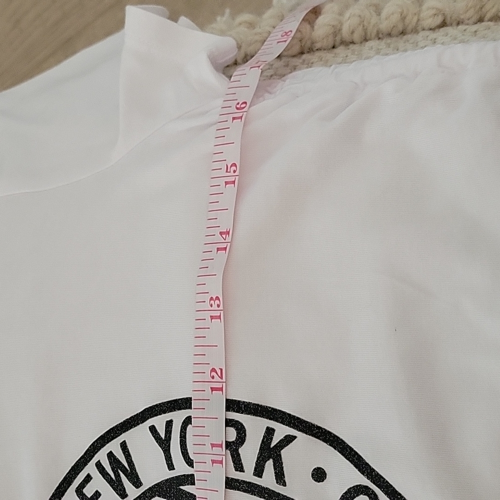 DKNY Logo sparkle Tee shirt. Shirred sides short sleeves size Medium - Picture 6 of 6